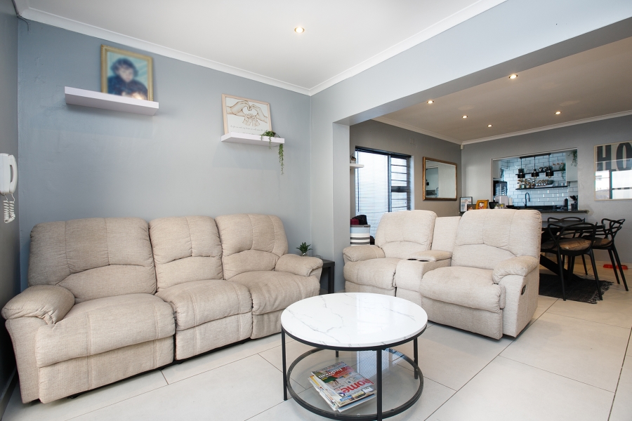 4 Bedroom Property for Sale in Marina Da Gama Western Cape